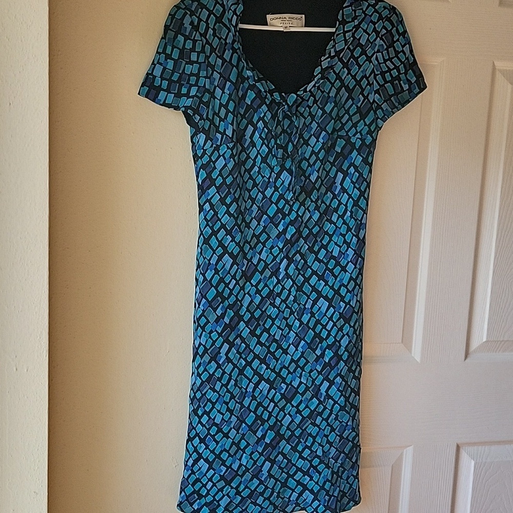 Donna Ricco Dress Size 8 Petite 8P Blue Short Sleeves